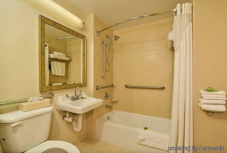 Country & By Radisson, Staten Island Hotel 3*