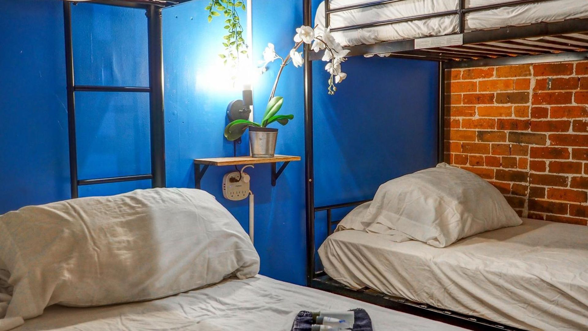 Metropolitan Manhattan Apartment *