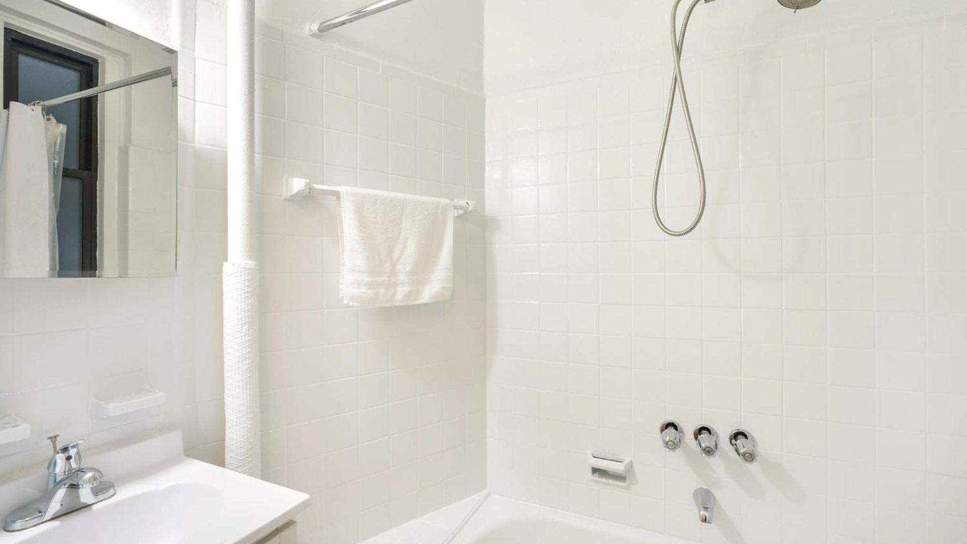 Apartment 105-2c Xl Prime Location *