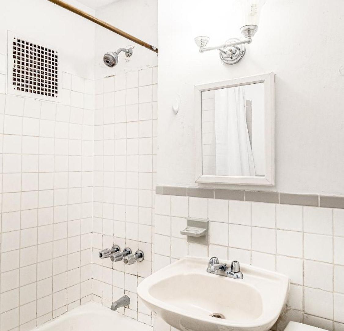 2bd 1bth Apartment, Midtown Location Near Nyc Icons! Apartment