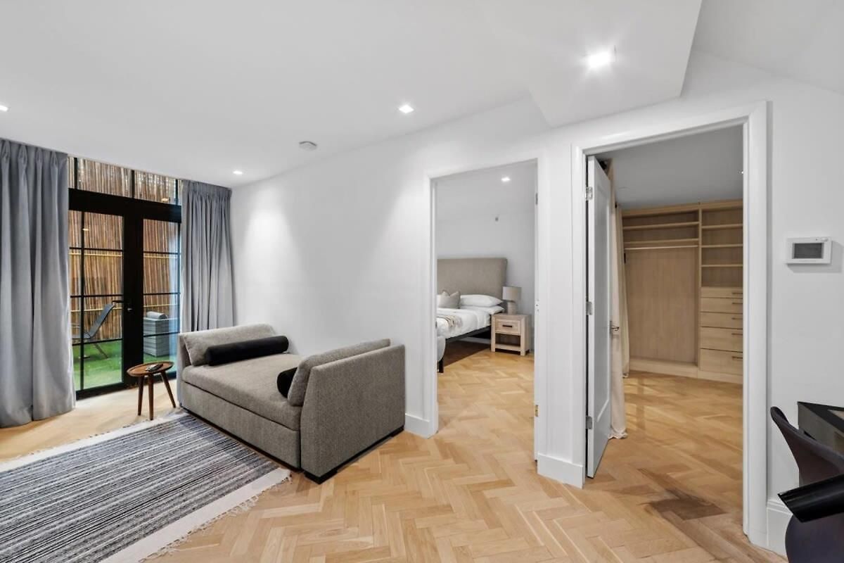 Clinton By Rove Travel 3br Duplex With Backyard New York