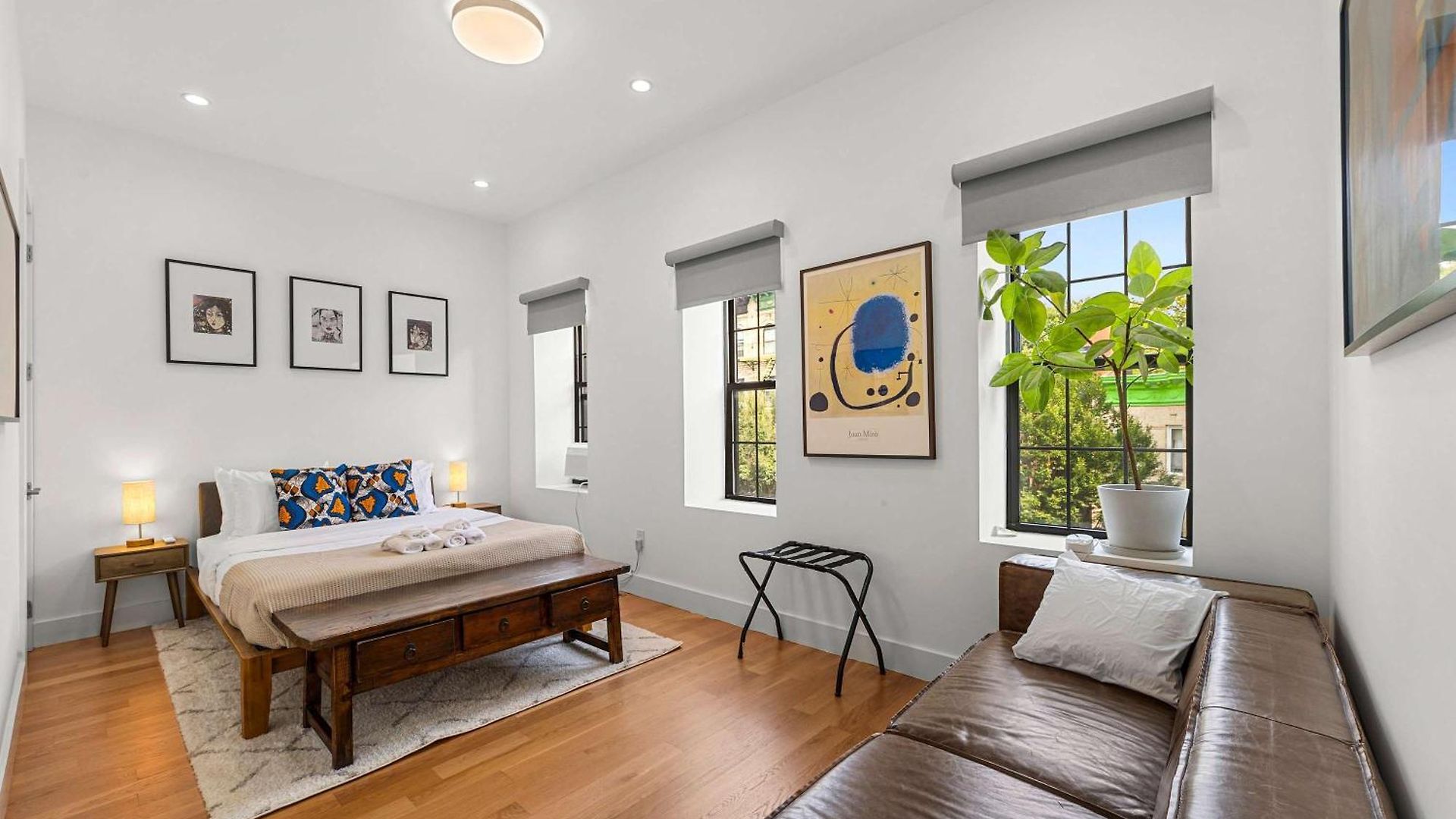 Bainbridge By Rove Duplex With Deck & Backyard Holiday home New York