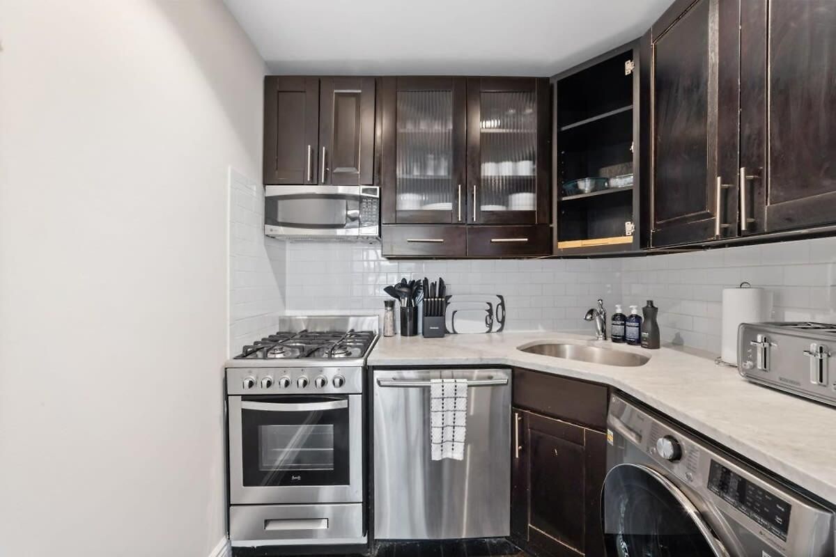 Apartment Chelsea Vista Ii By Rove Travel 2br Ph With Rooftop