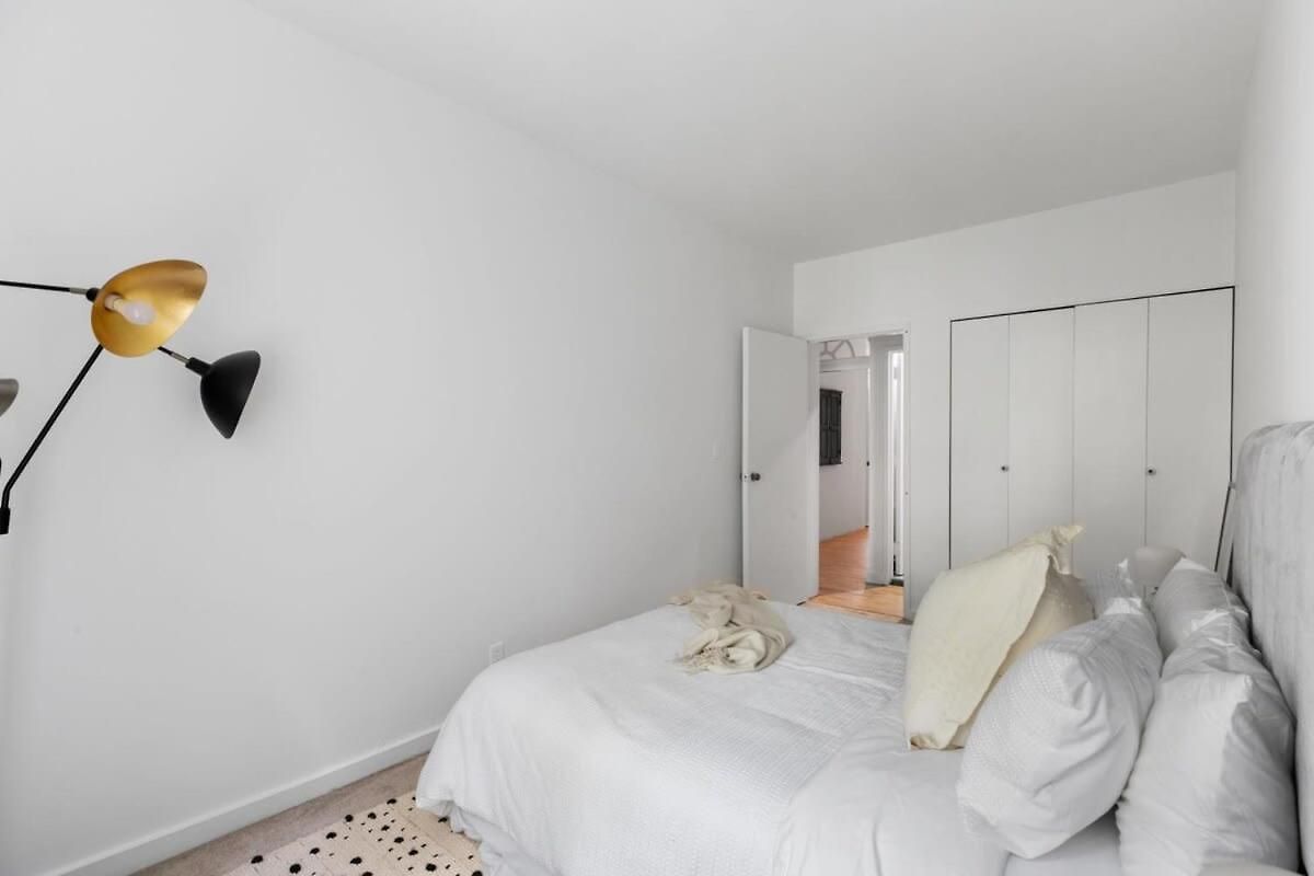 Chelsea Canvas Iii By Rove Travel Charming 2br Gem