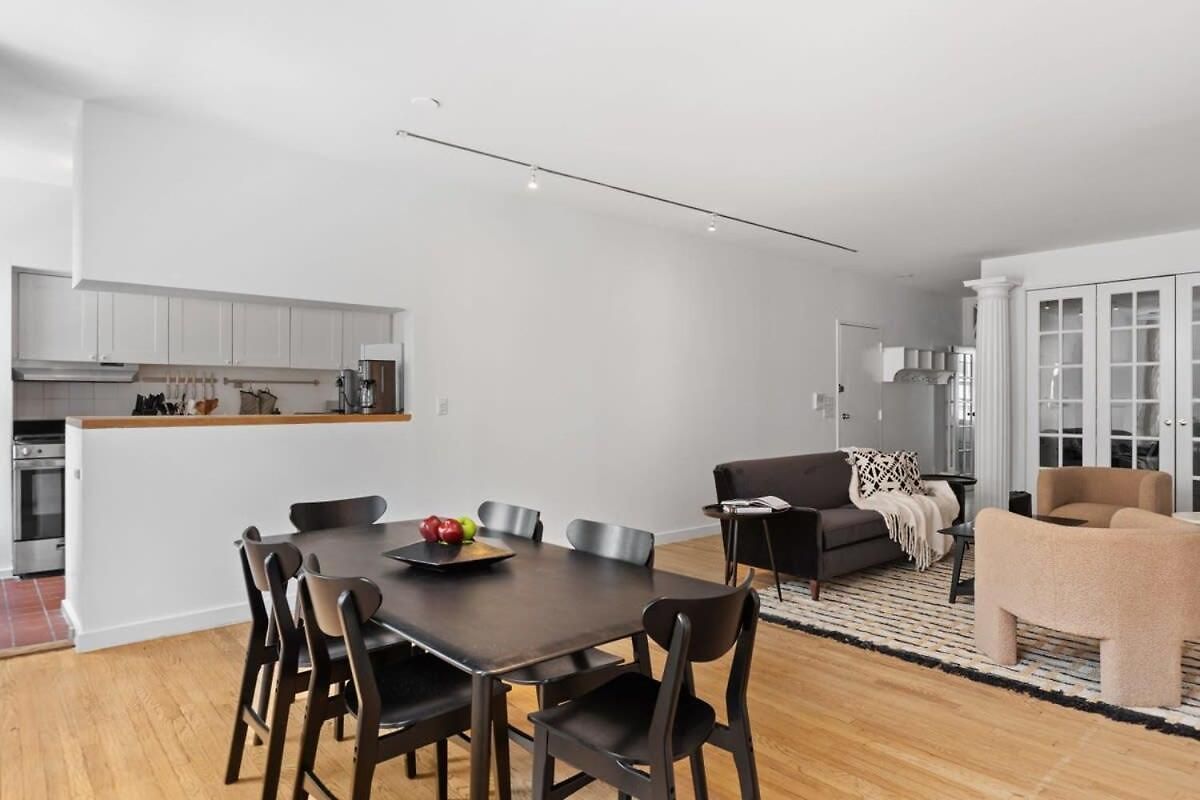 Chelsea Canvas Iii By Rove Travel Charming 2br Gem * New York