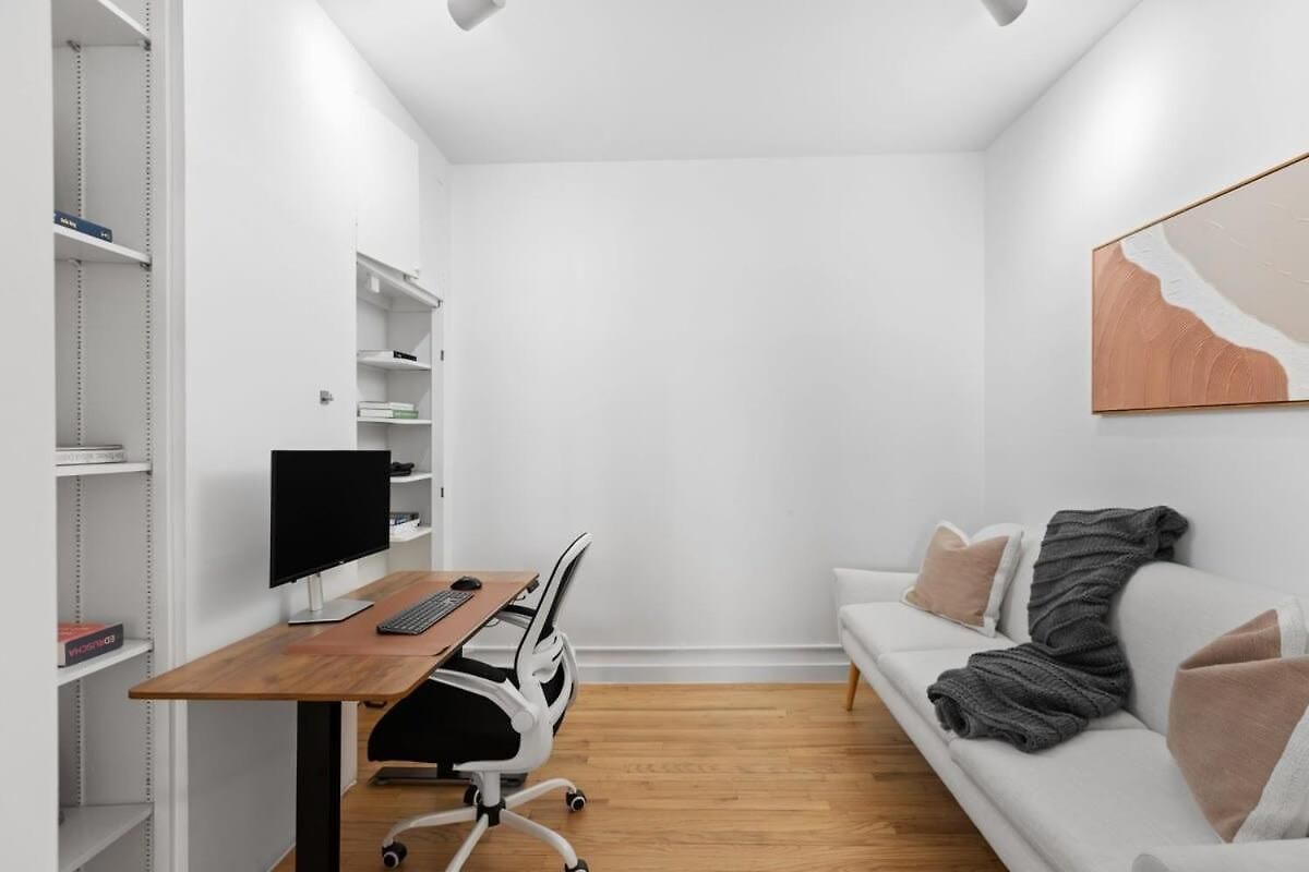 Apartment Chelsea Canvas Iii By Rove Travel Charming 2br Gem