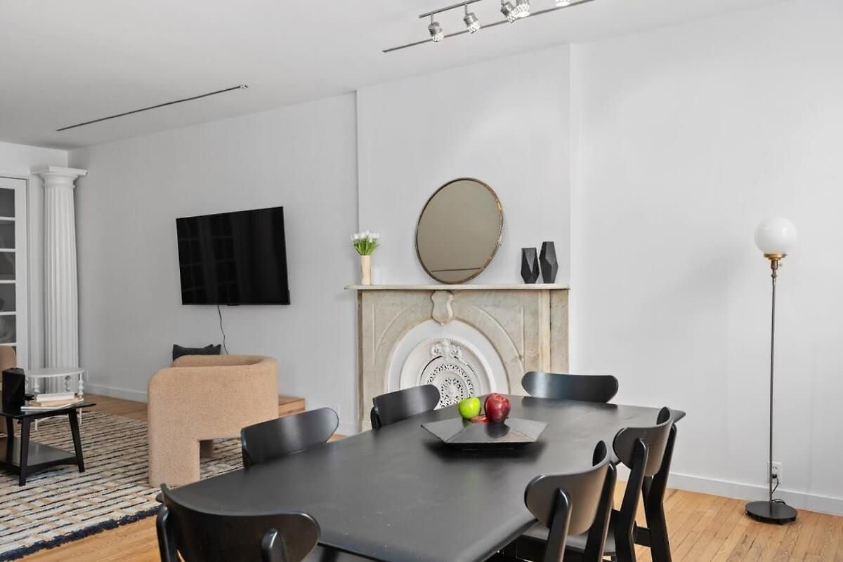 Chelsea Canvas Iii By Rove Travel Charming 2br Gem New York
