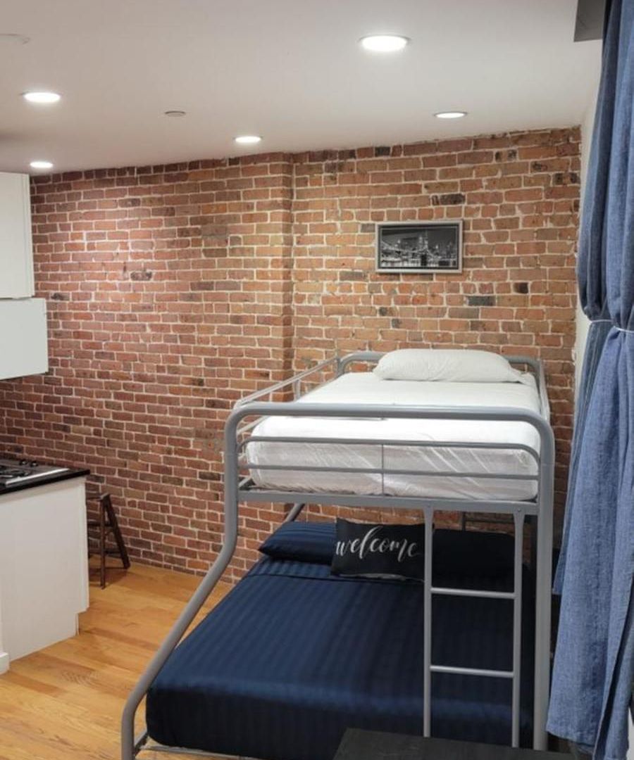 Midtown Manhattan Apartment *