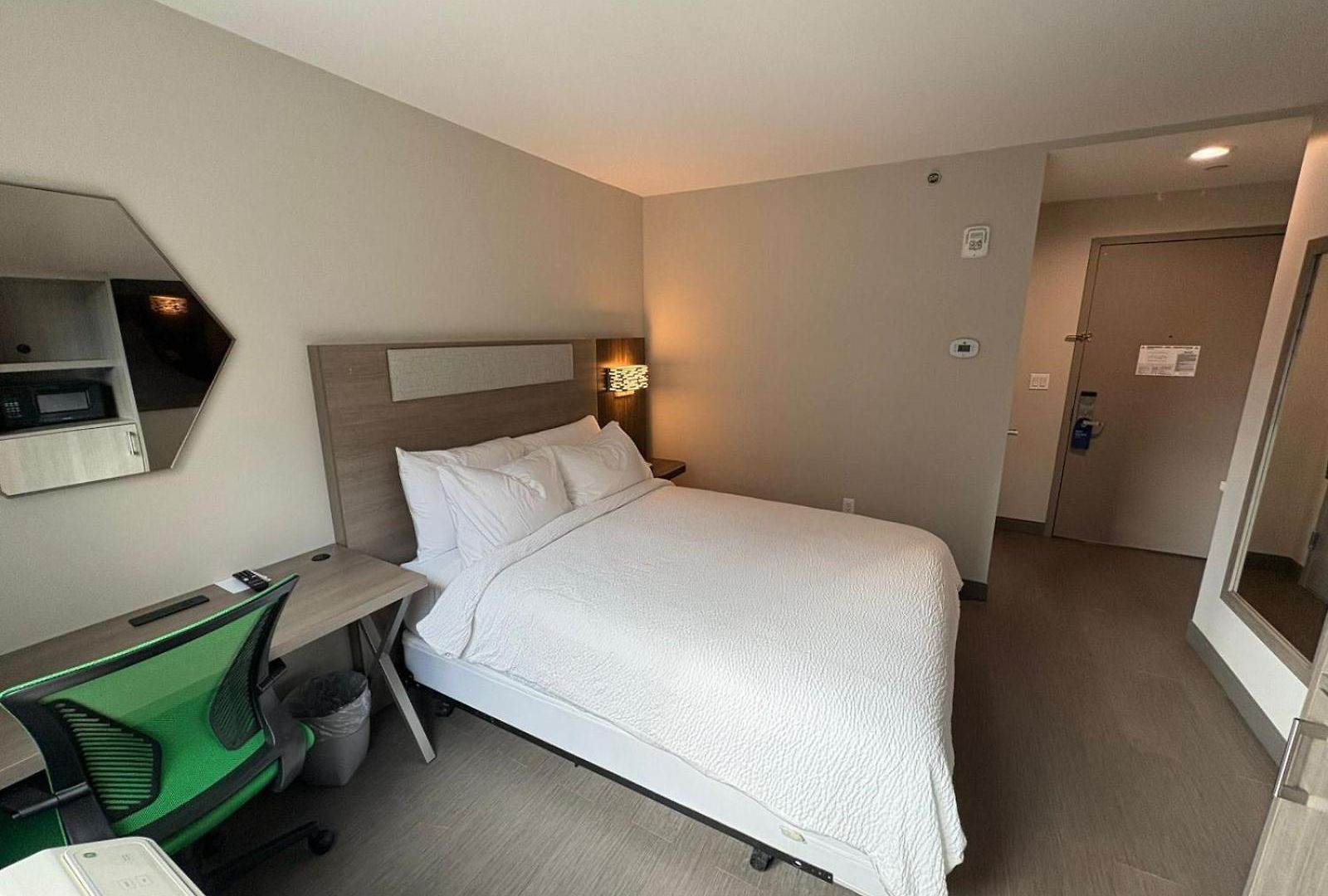 Express & Bronx - Barnabas Area By Ihg 2*