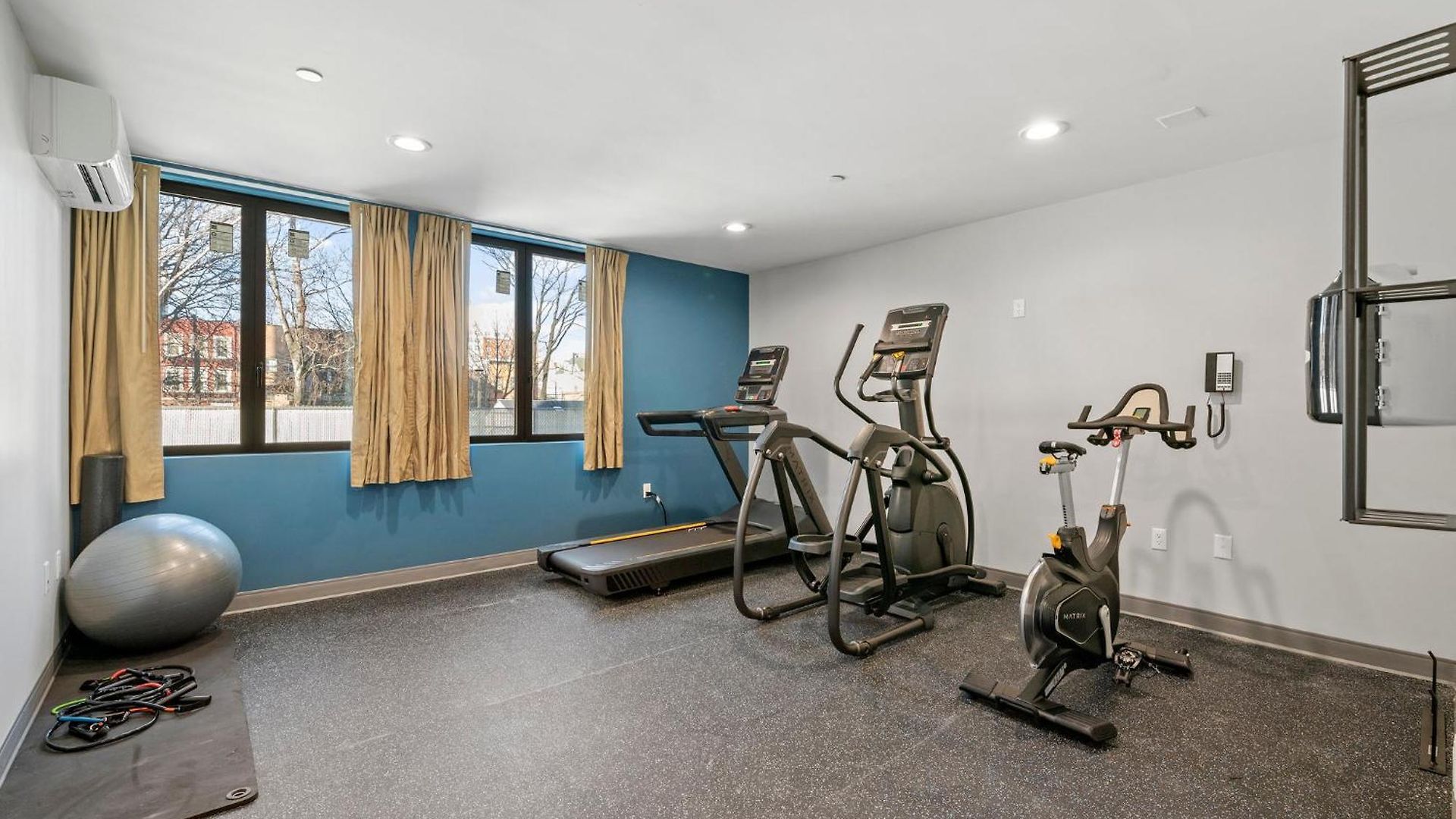 Express & Bronx - Barnabas Area By Ihg New York