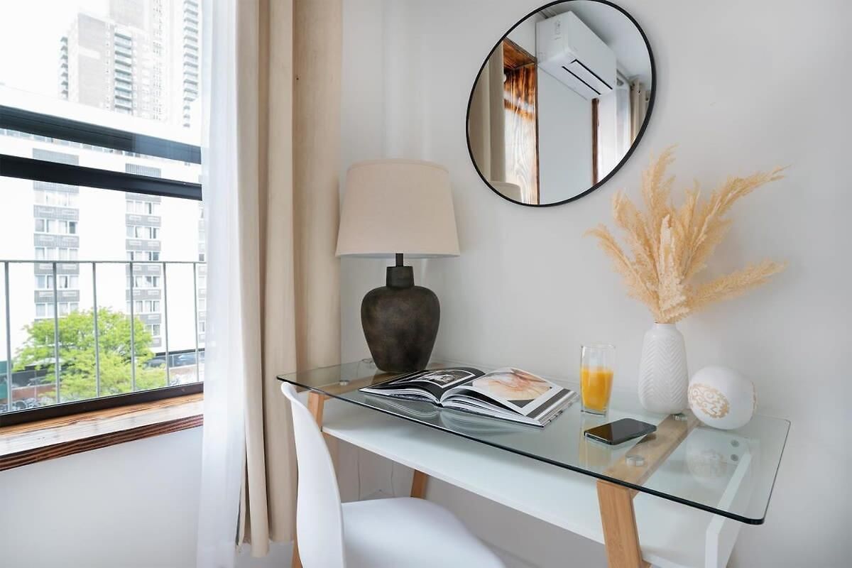 48-5rw 1br In Midtown West W&d