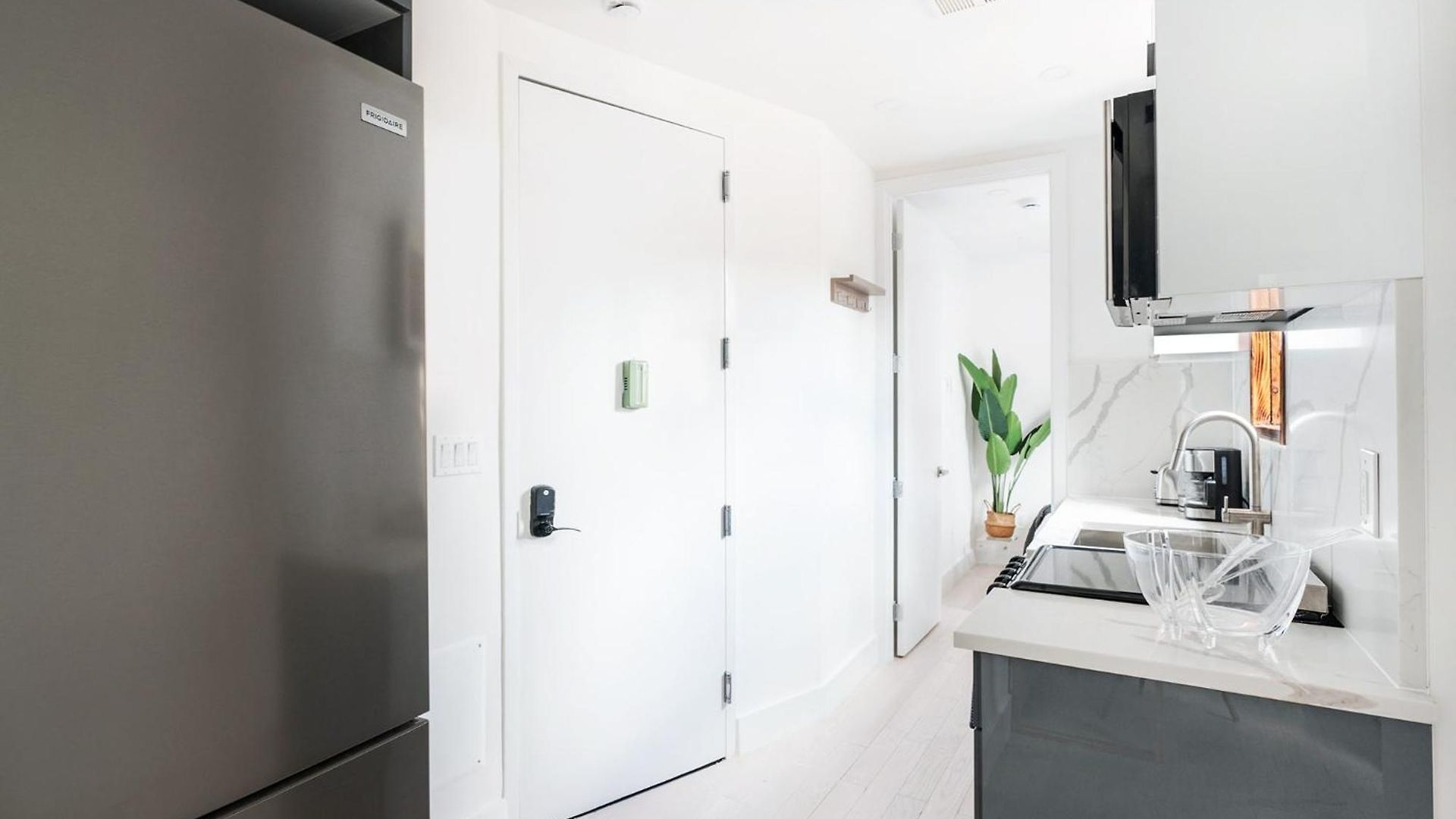 48-4fe 2br Prime Midtown West *
