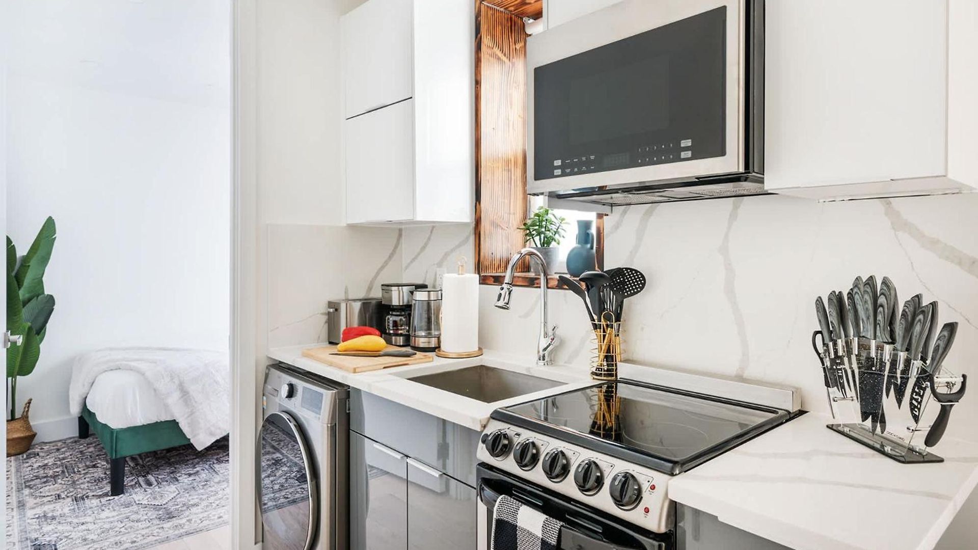 48-3fe 2br Prime Midtown West Apartment *