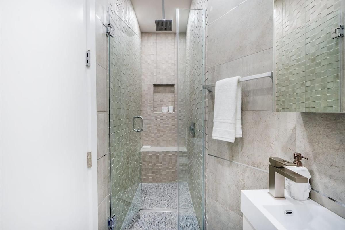 48 Midtown West Apartment *