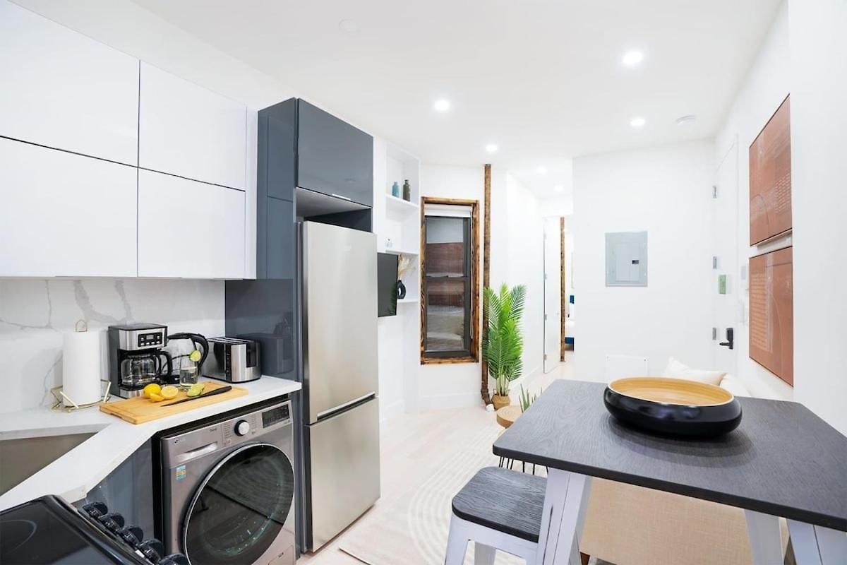 48 Midtown West Apartment