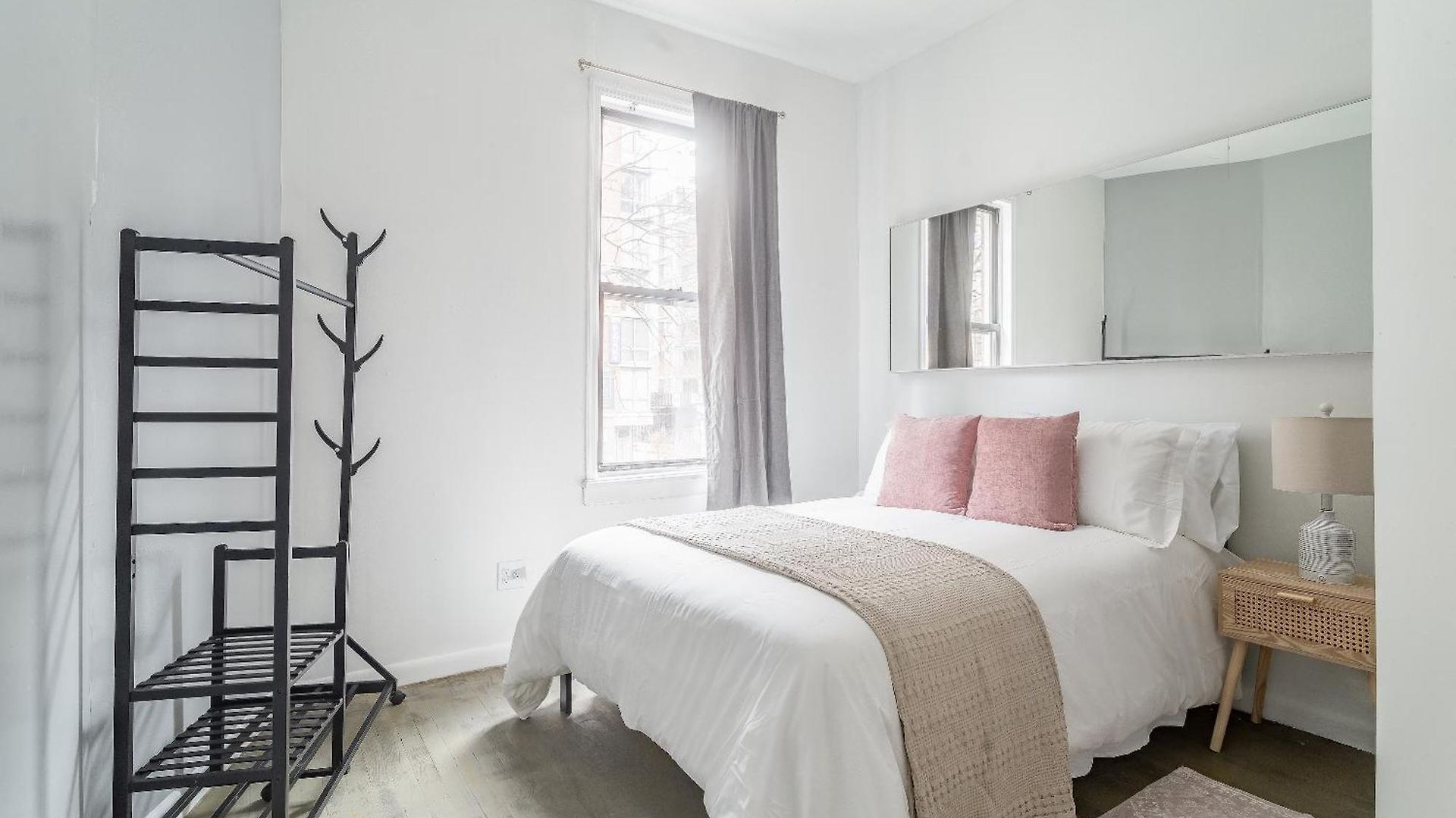 Unbeatable Location! 3bd 1ba Near Nyc's Popular Attractions! Apartment