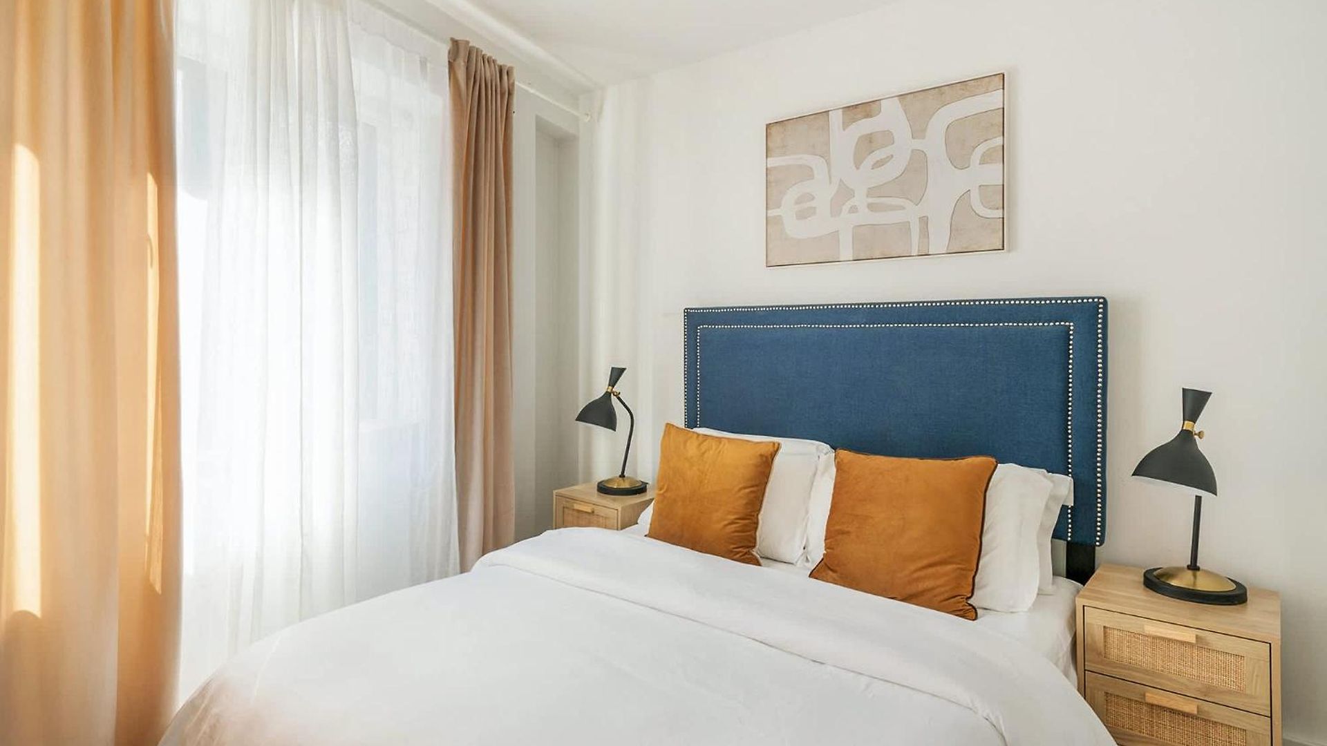 809-4a Columbus Circle New Bldg 1br W D