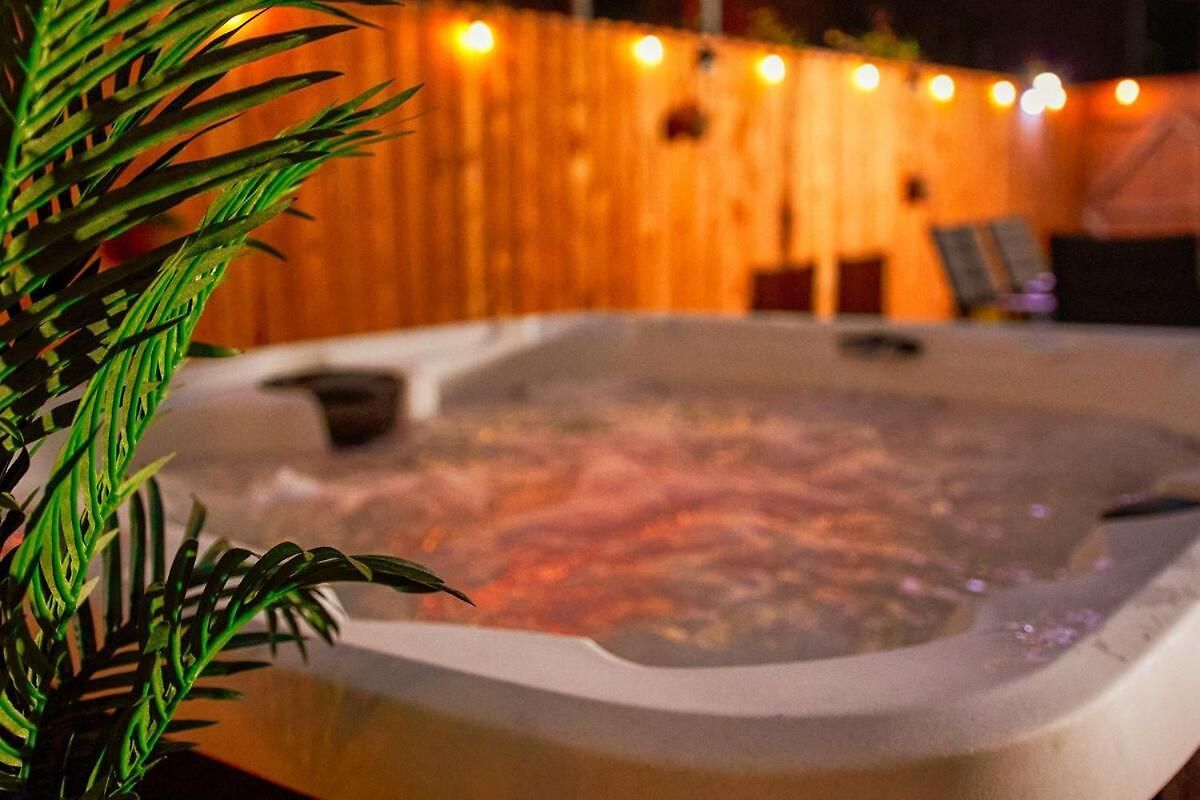 Guest With Hot Tub New York