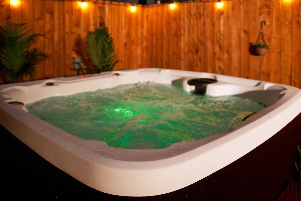 Guest With Hot Tub *