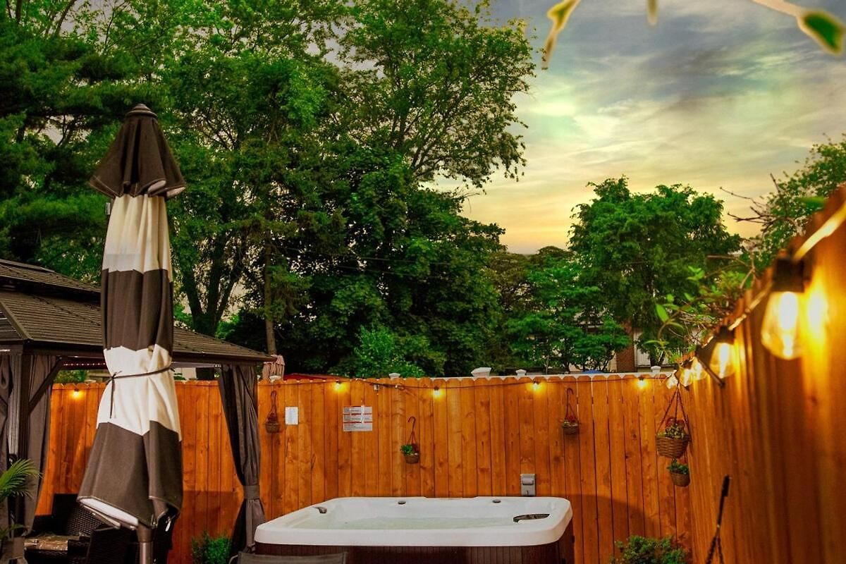 Guest With Hot Tub Guest house New York
