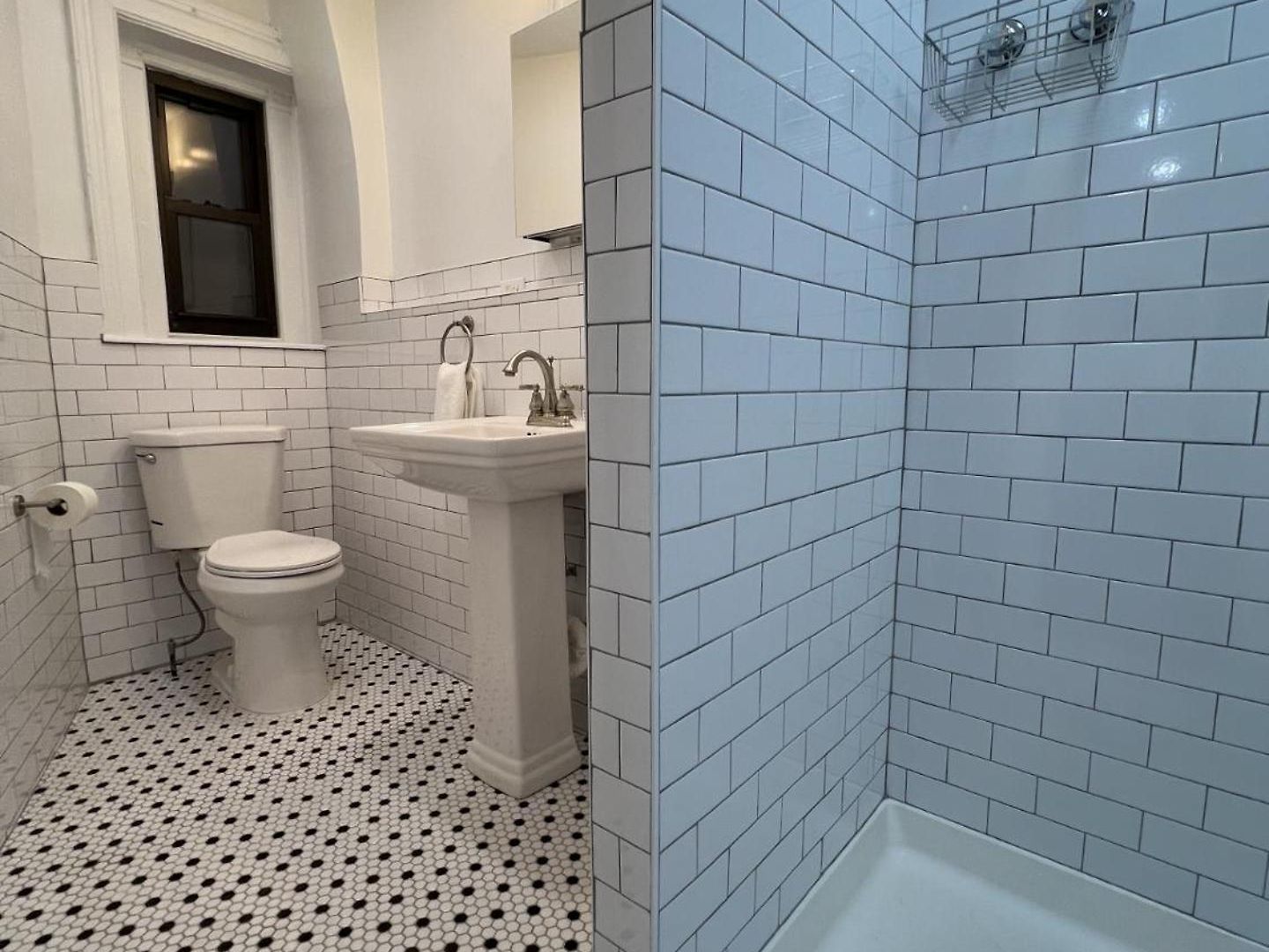 Guest house Share Historic Brownstone With The Host! *