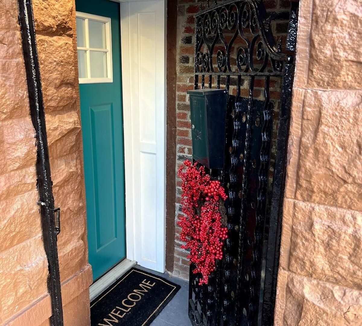 Share Historic Brownstone With The Host! Guest house New York