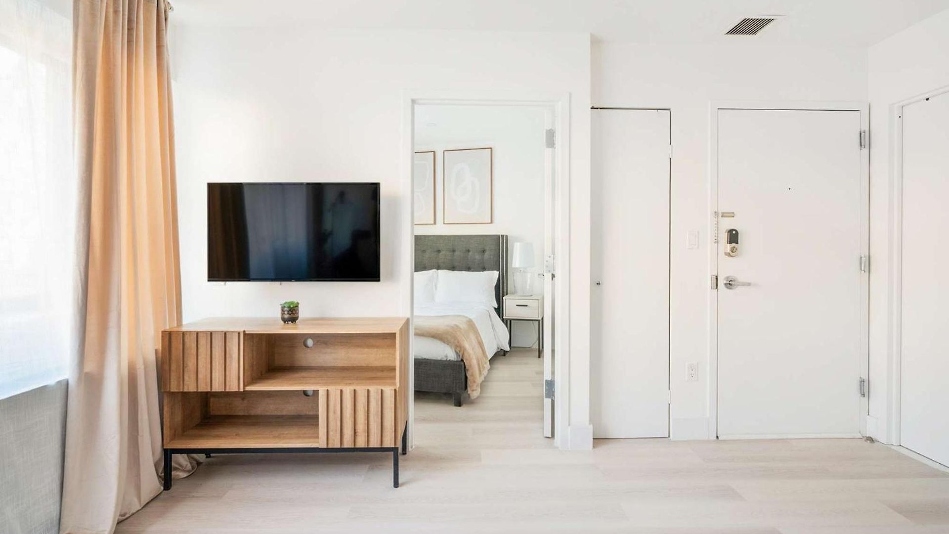 809-2a Gorgeous 1br New W D Modern Location