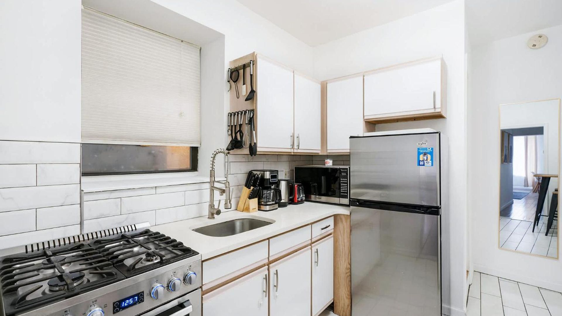 428-2e Newly Furnished 2br Prime Midtown Sleeps 5 Apartment