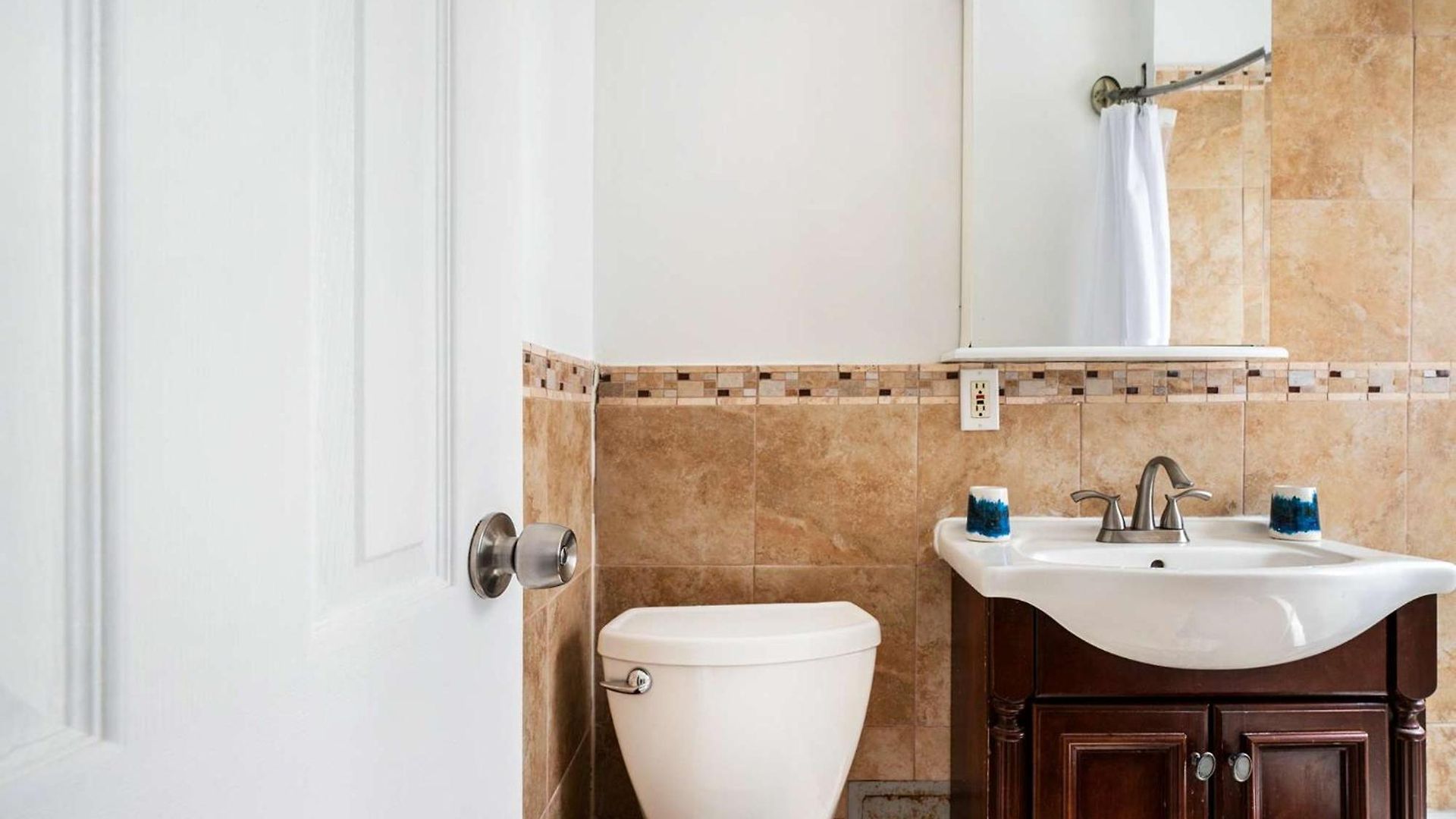 428-2e Newly Furnished 2br Prime Midtown Sleeps 5 Apartment *