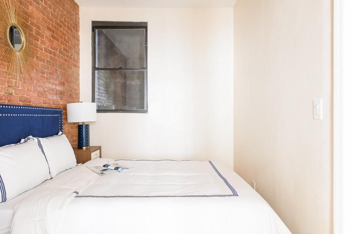 Apartment 428-4r Prime Midtown Large 2 Bedroom Newly Furnished New York