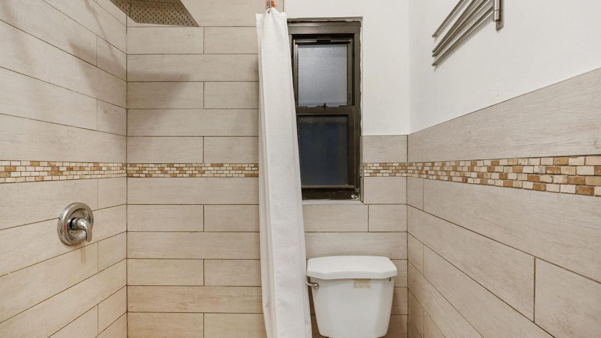 428-2w Newly Furnished Prime Location 2br Sleeps 5 Apartment *