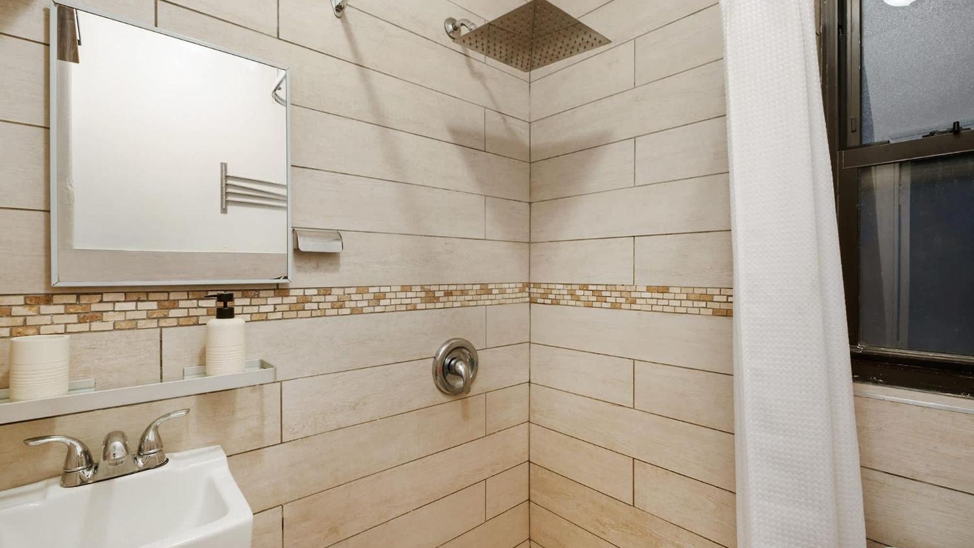 428-2w Newly Furnished Prime Location 2br Sleeps 5 Apartment *