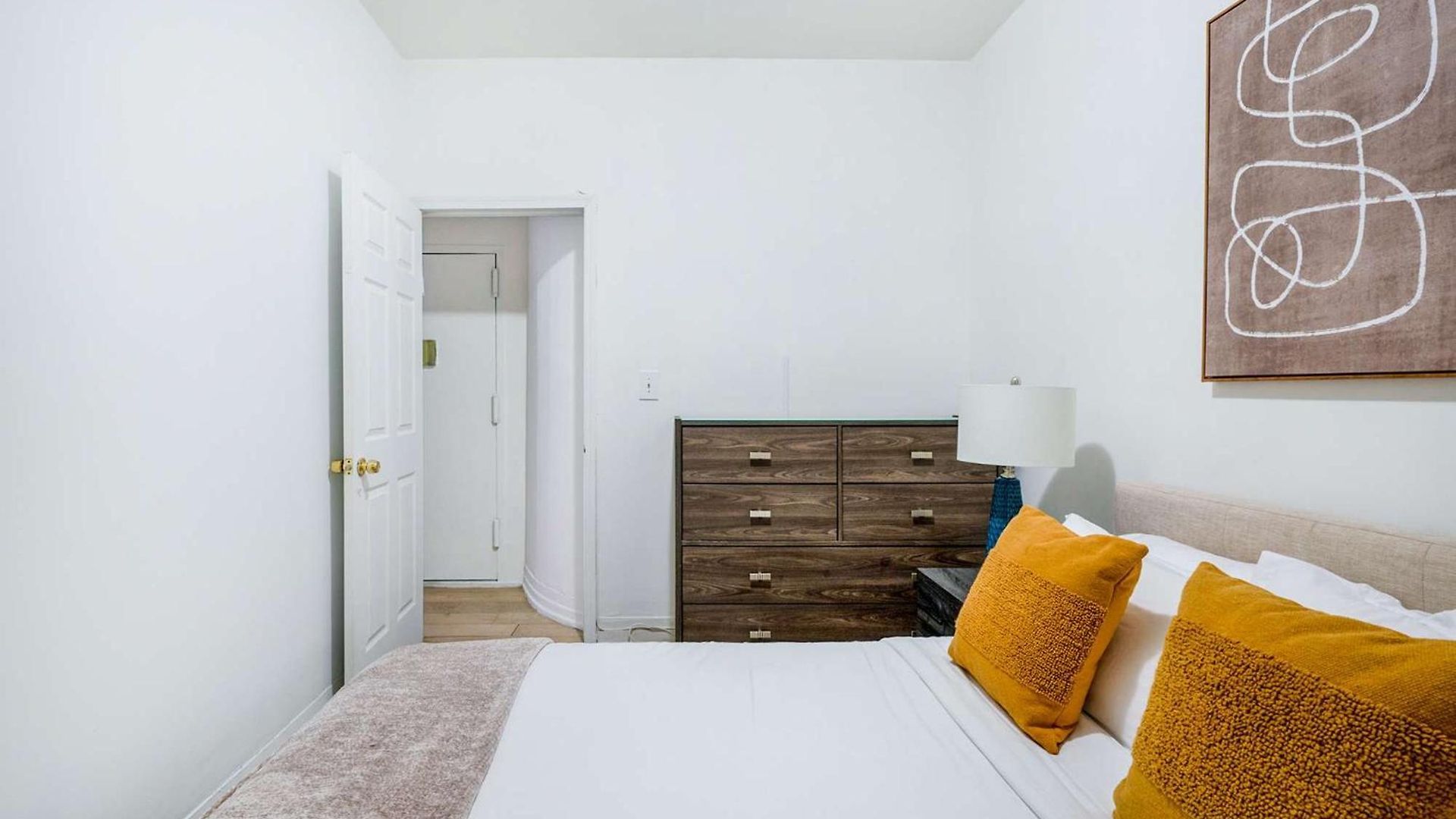 428-2w Newly Furnished Prime Location 2br Sleeps 5 Apartment
