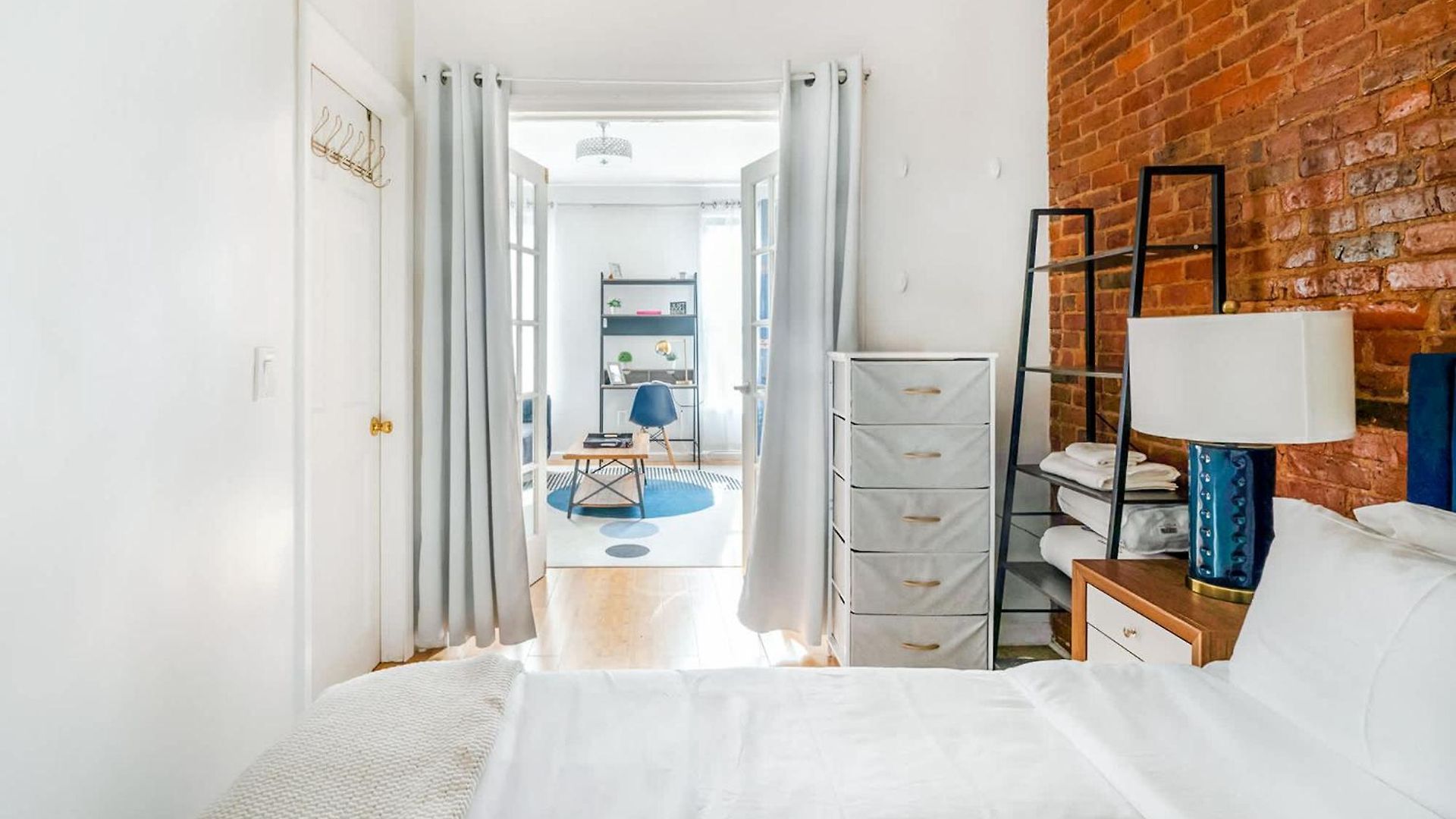 Apartment 454-4r New 2br Prime Midtown Value Sleeps 5 *