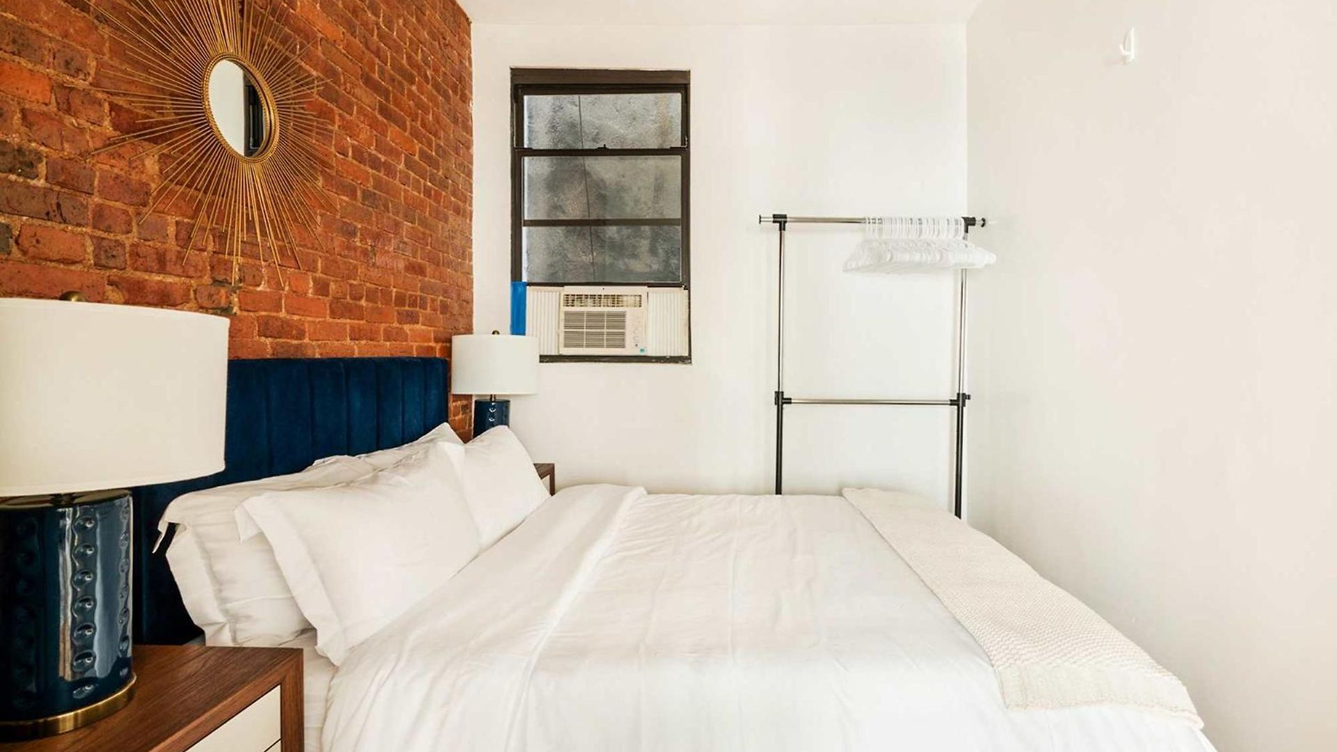 454-4r New 2br Prime Midtown Value Sleeps 5 *