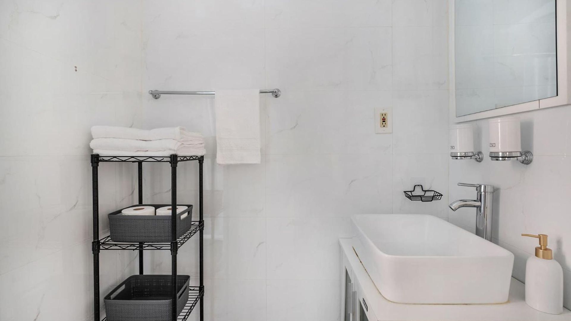 454-4r New 2br Prime Midtown Value Sleeps 5 Apartment