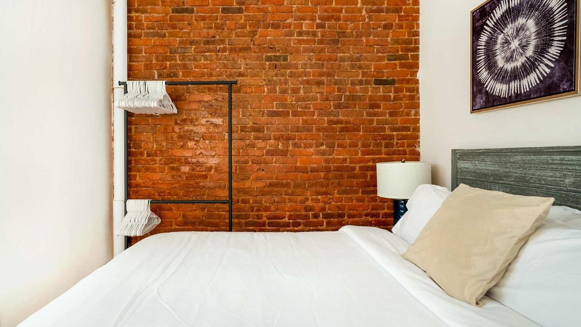Apartment 454-4r New 2br Prime Midtown Value Sleeps 5
