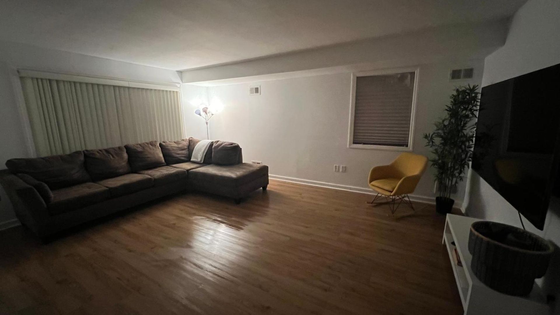 House 2car Parking Subway Jfk Usb *