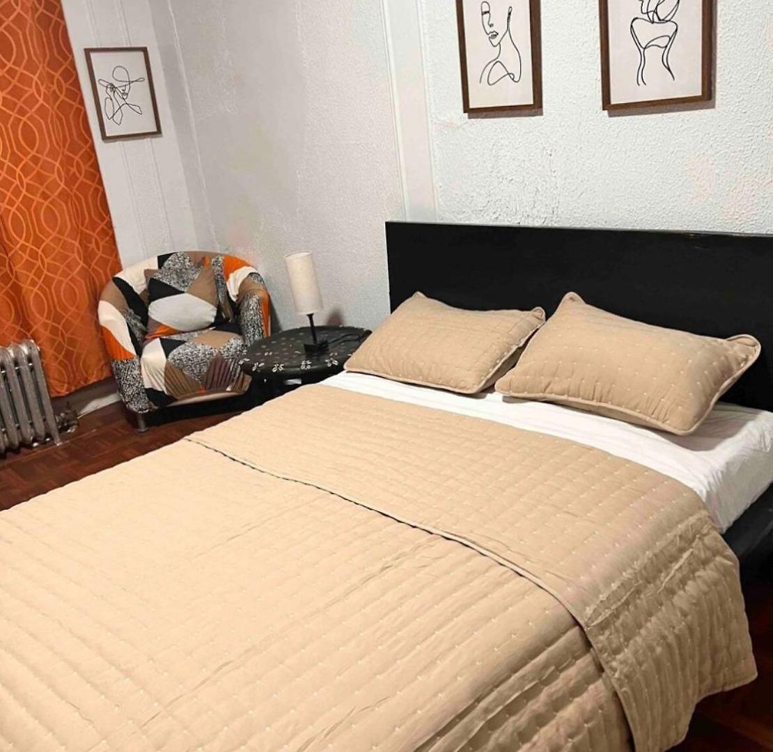 Large And Spacious Facing A Beautiful Park Minutes Away From Manhattan