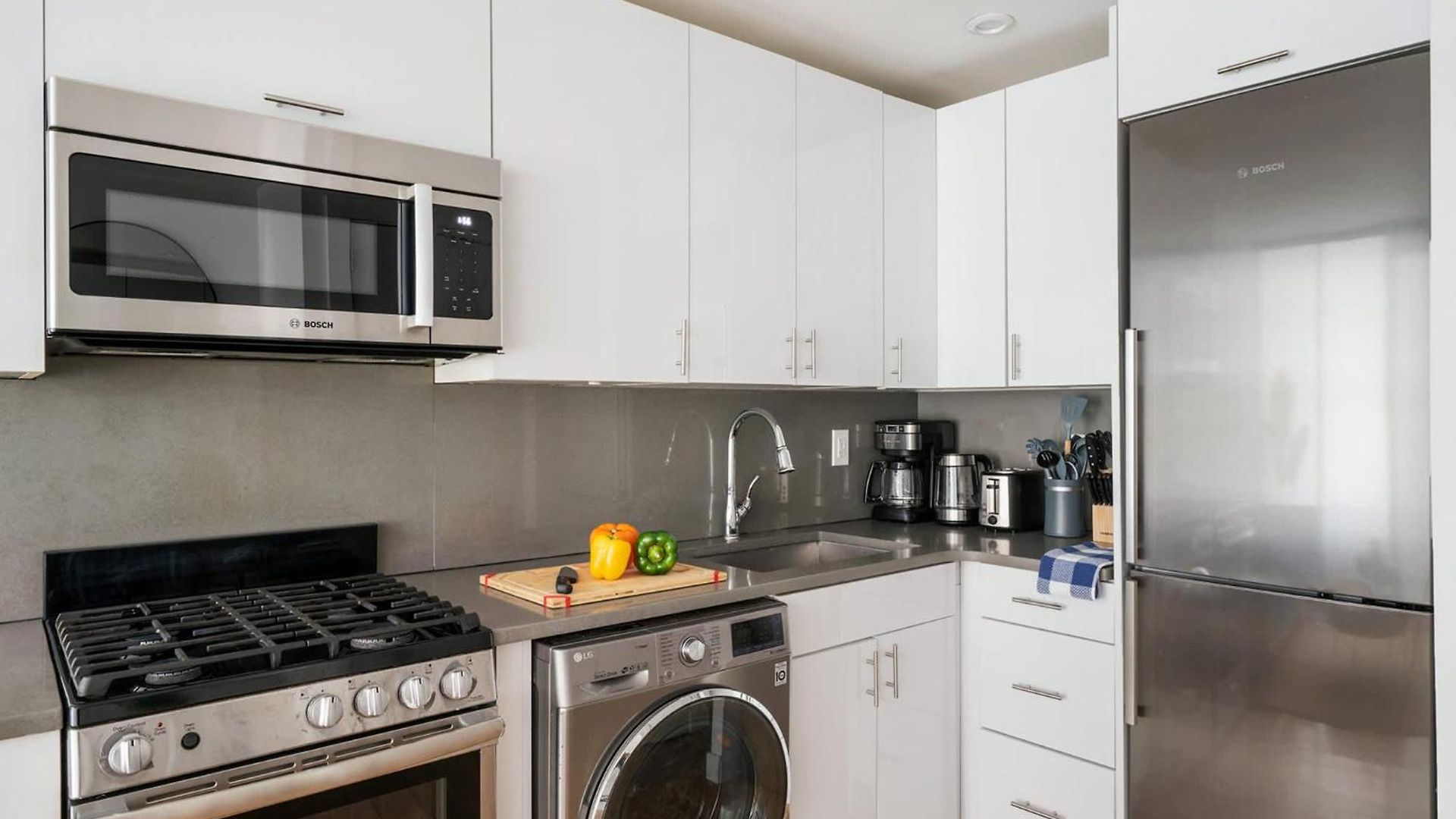 75-2d New Prime Ues W&d Balcony Elevator New York