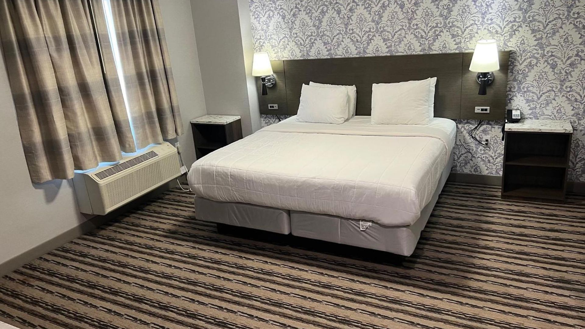 The Essence At Jfk Hotel New York
