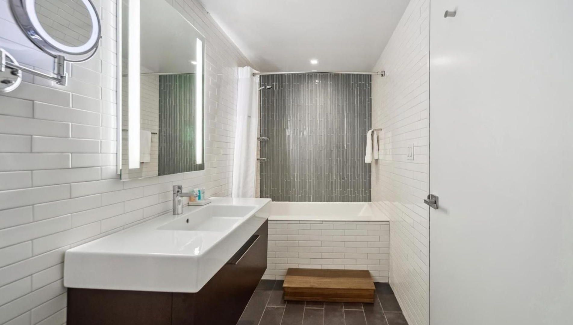 Lexington Plaza Hotel