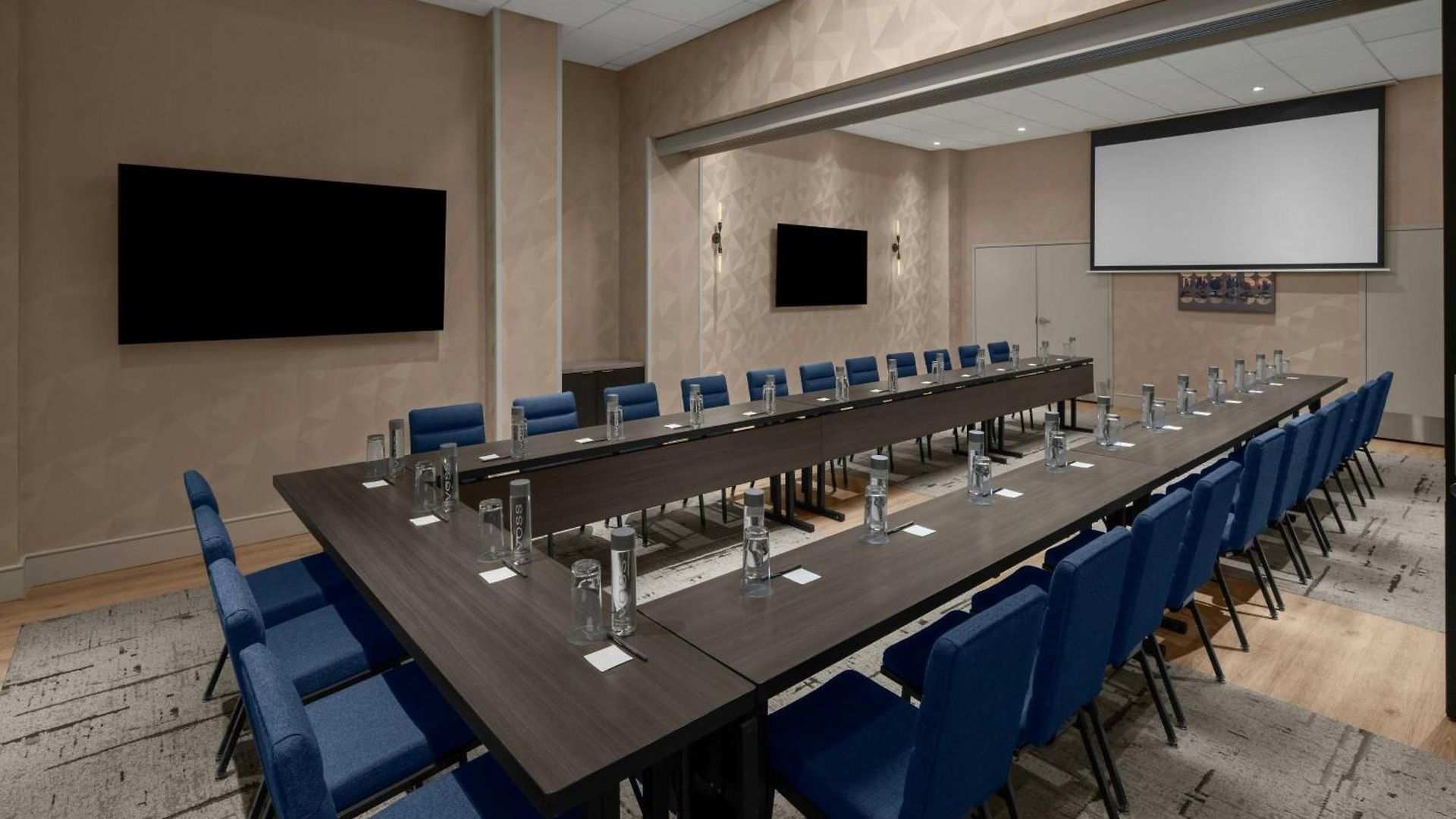 Courtyard By Marriott World Trade Center Area Hotel 3*