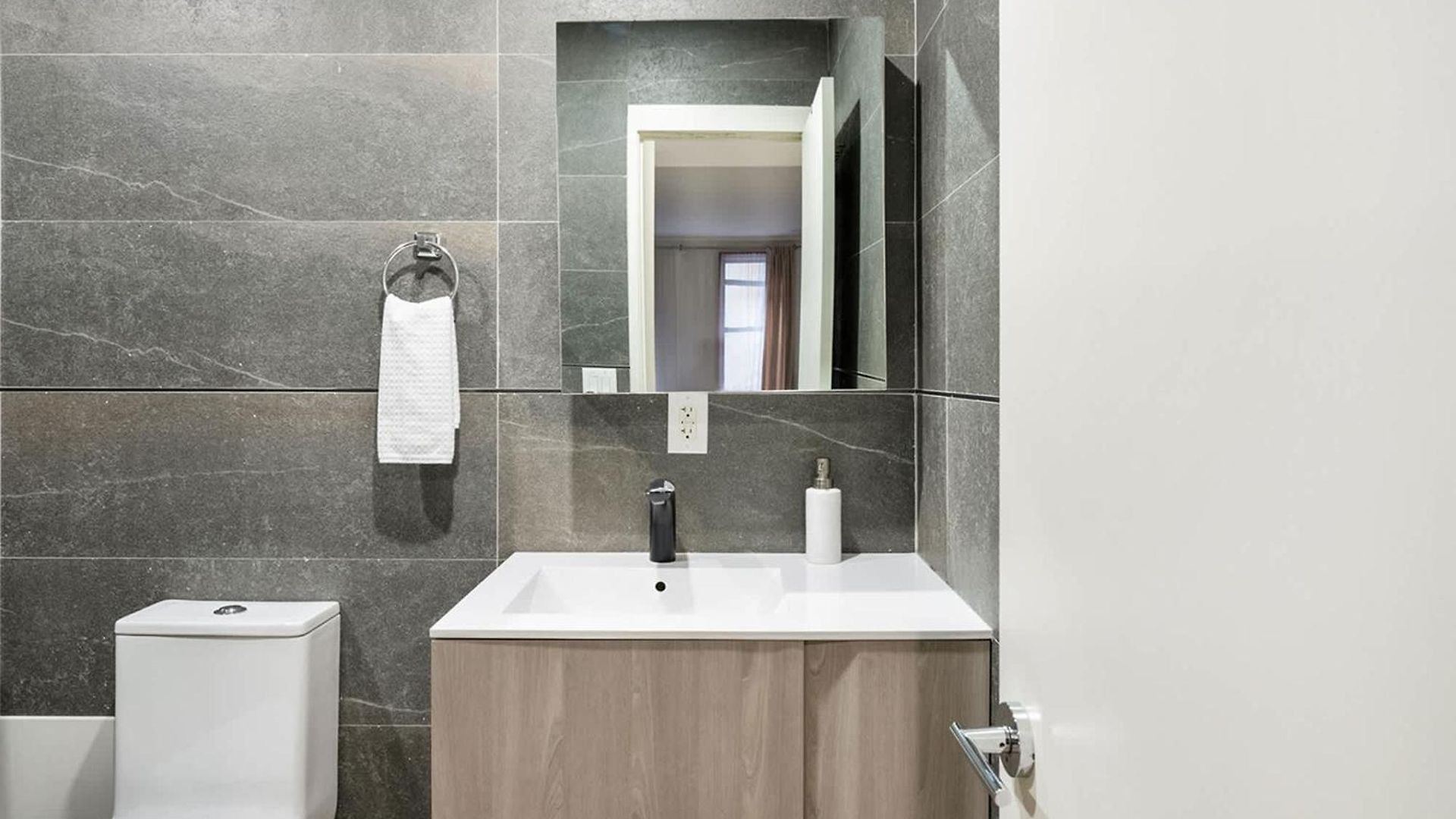 1597-2 Luxury Upper East Side W&d