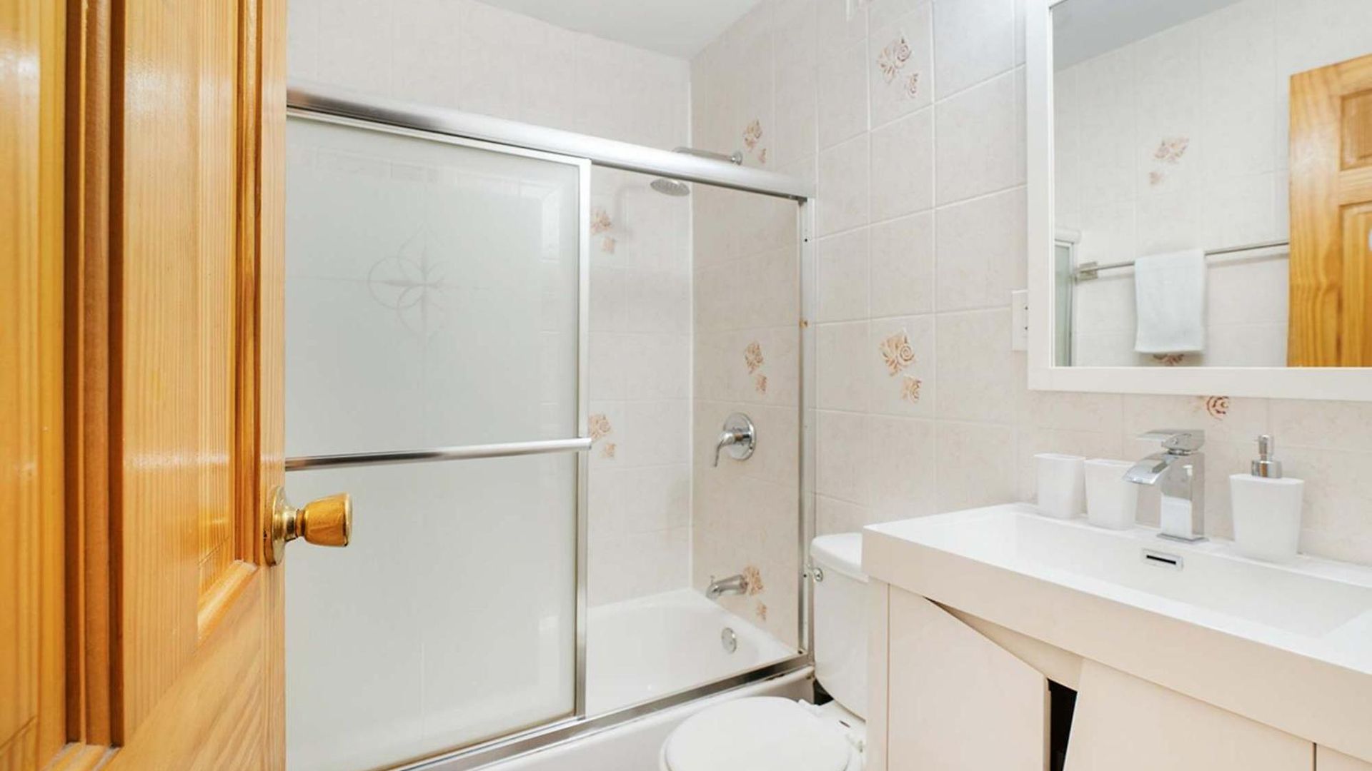 26-3a Gramercy W D Outdoor Courtyard Apartment *
