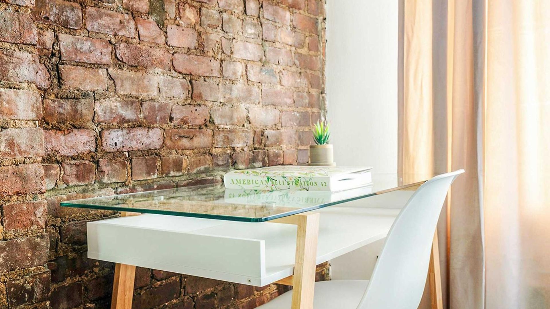 26-3a Gramercy W D Outdoor Courtyard Apartment