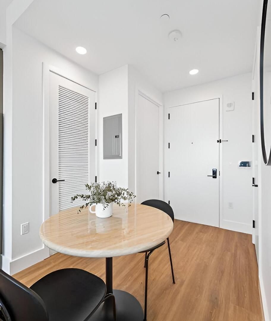Posh With Luxe Amenities In Prime Location! *