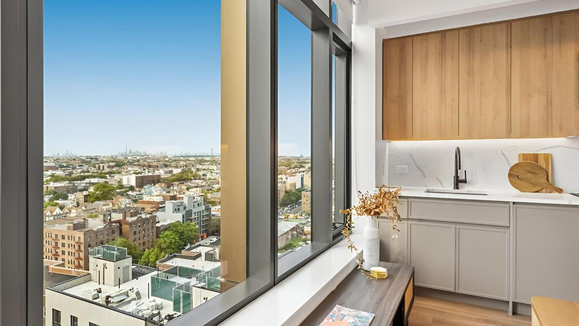 Posh With Luxe Amenities In Prime Location! New York