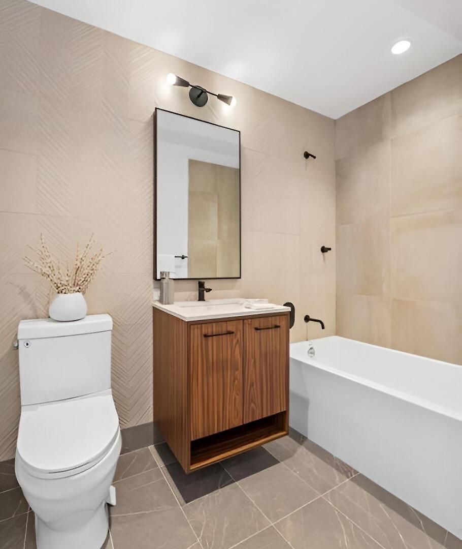 Posh With Luxe Amenities In Prime Location!