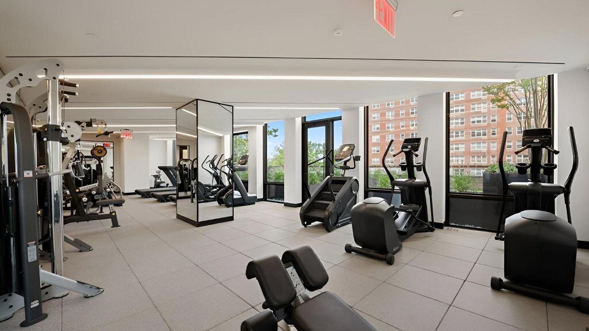 Posh With Luxe Amenities In Prime Location! Apartment *